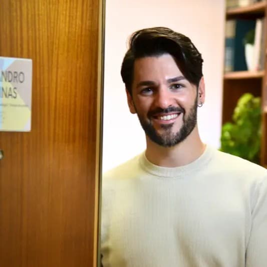 Retrato de Alejandro Salinas, psicólogo/a colegiado/a