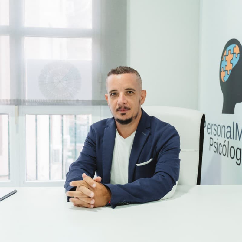 Retrato de Mario Olea, psicólogo/a colegiado/a