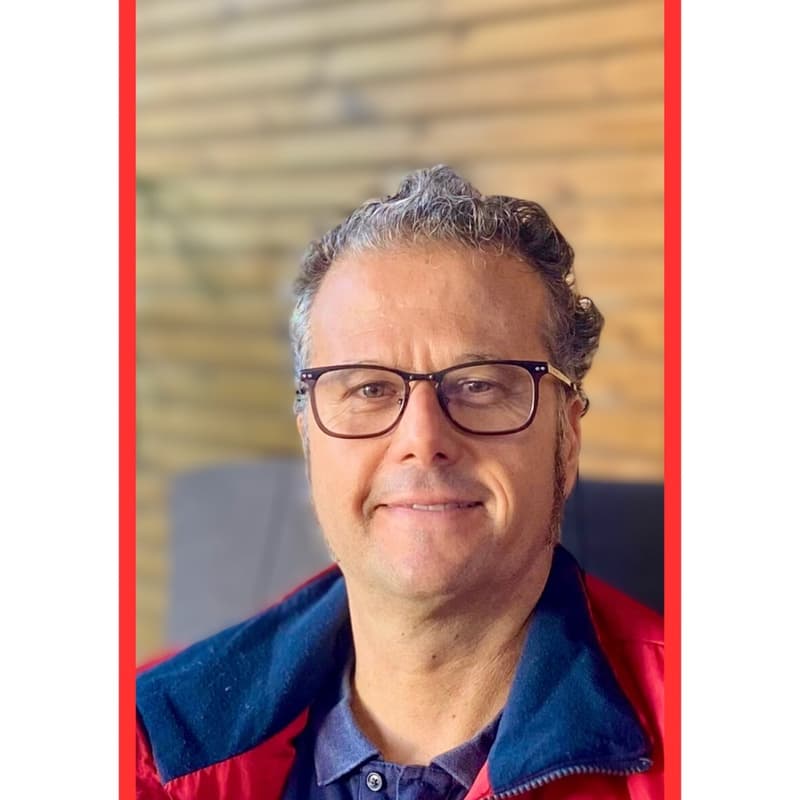 Retrato de Miguel Roca, psicólogo/a colegiado/a